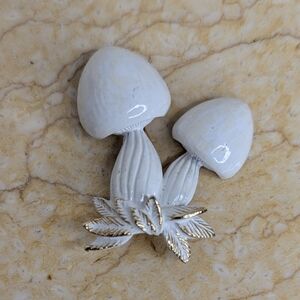 Vintage White Enamel & Gold Tone Mushroom Decorative Leaves Brooch Pin